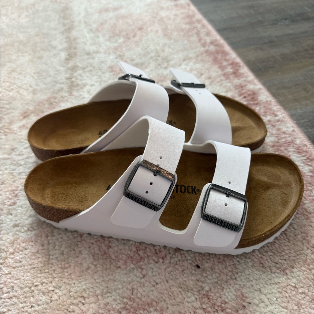 Women’s Birkenstock Arizona Sandals size 9 in white- Never Worn/ Brand New - Picture 4 of 4